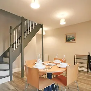 https://brighton-terrace-two-bedroom-house.cardiffhotelswales.com